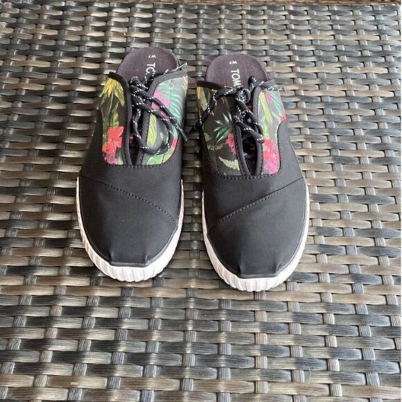 Toms shoes women’s size 7 - Picture 1 of 6